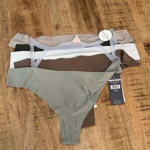 Danskin Seamless Thong Panties in Neutral Tones and nudes NWT large